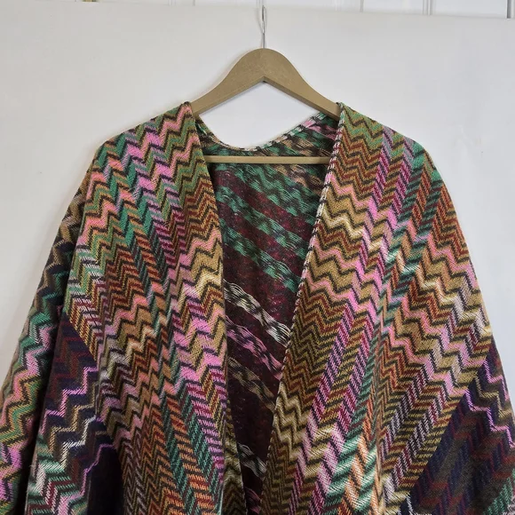 RIIQIICHY Women One-Size NWT Colorful Chevron Patterned Poncho - Picture 3 of 11